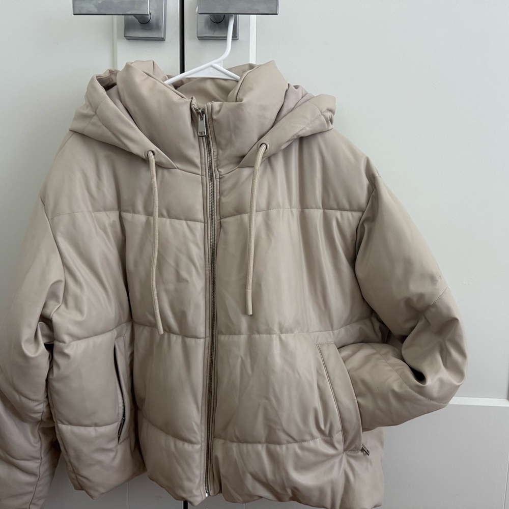 Zara Women's Cream Puffer Jacket